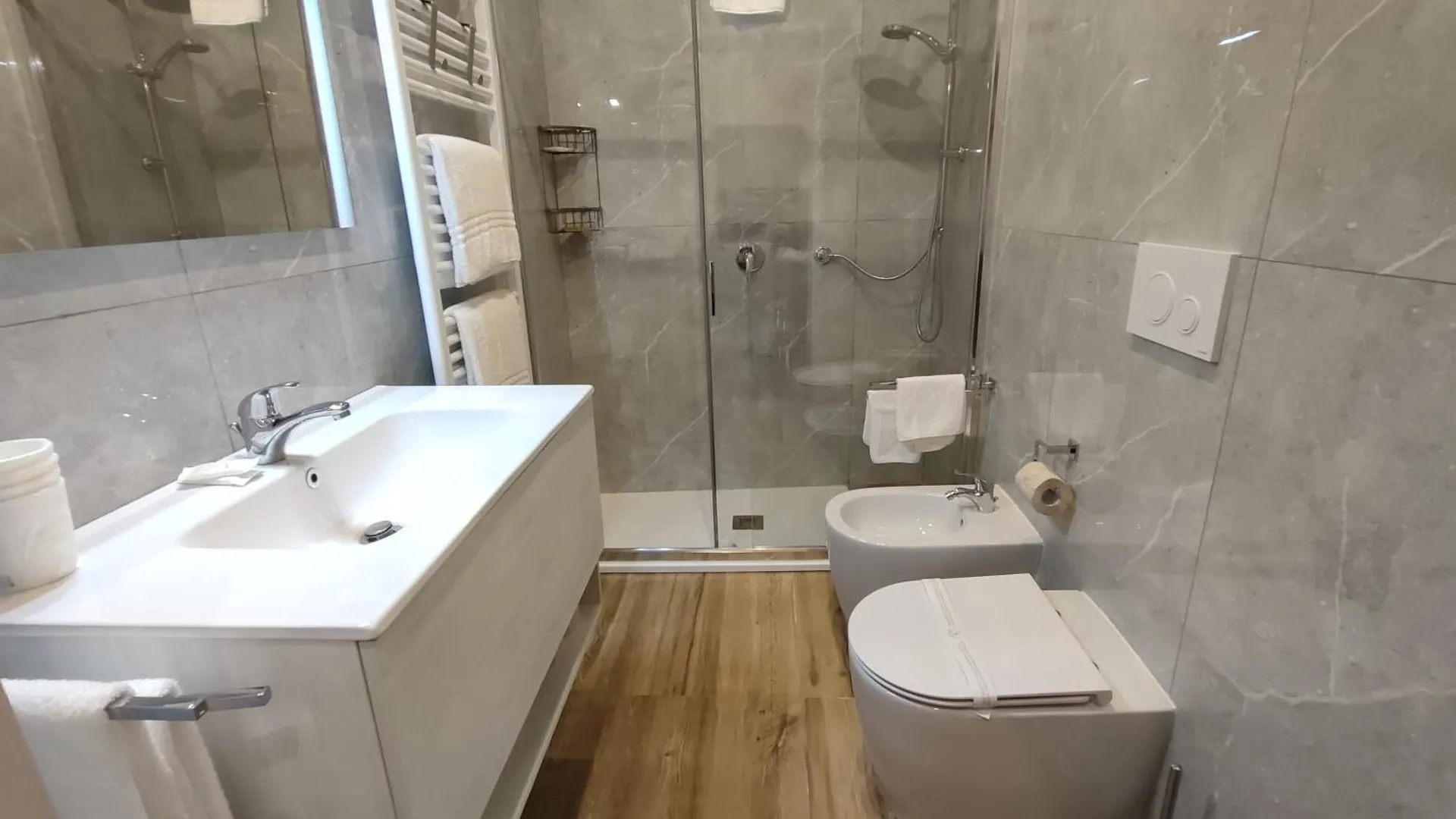 Residenza Maggiore 10 - Affittacamere - Guest House Bolonha Itália